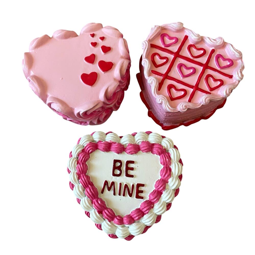 VIRAL Sweet Treats Pink Mini Cakes Set of 3 Valentine's Day Holiday Decor New